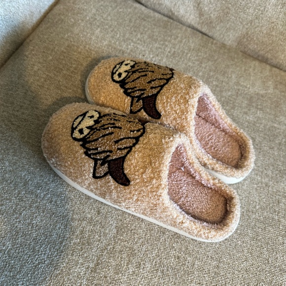 highland cow slippers size 8.5/9 - Picture 3 of 4